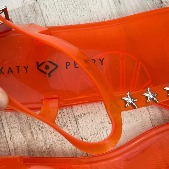 Katy Perry Orange Starfish Studded T Strap Geli Sandals Size 8 NEW - Picture 4 of 12